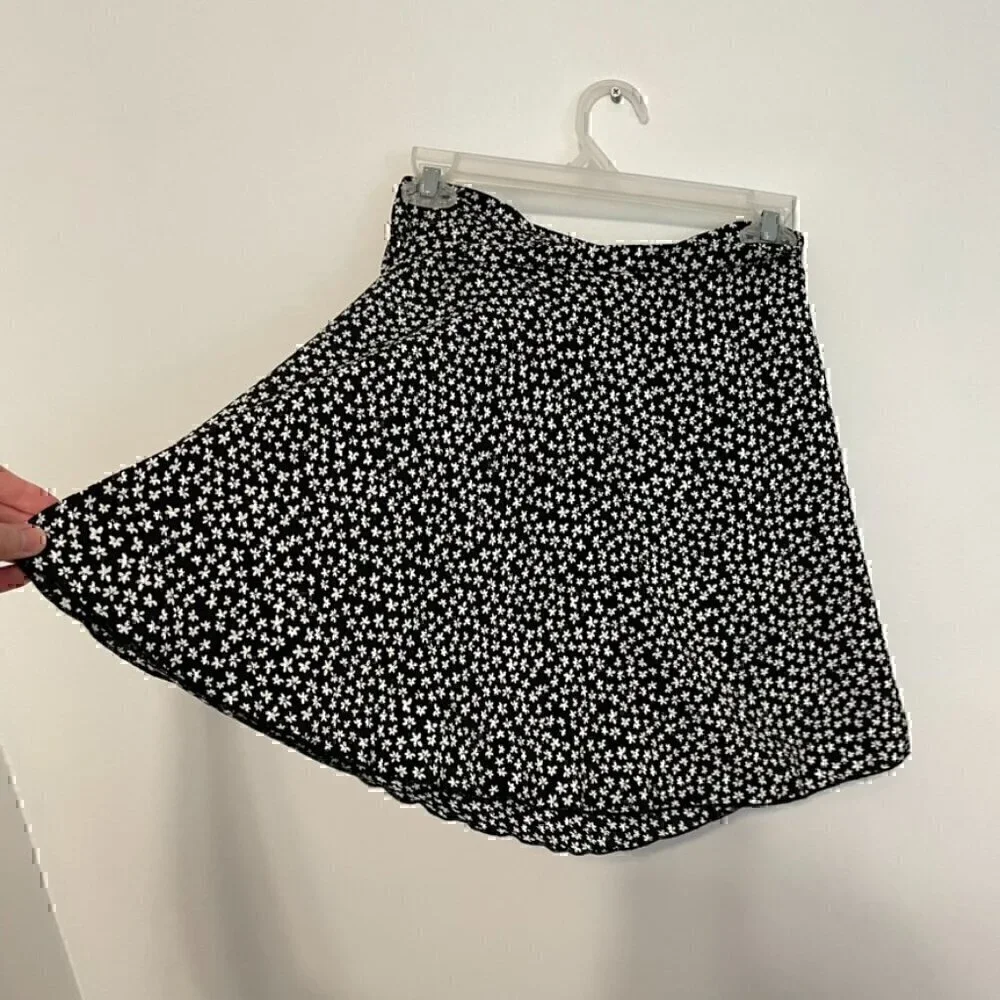 SKY AND SPARROW TILLYS Black White Ditsy Floral High Waisted Mini Wrap Skirt XL - Picture 12 of 12